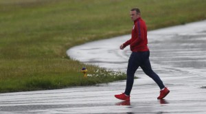 Kapten Manchester United Wayne Rooney Di Belakang Striker